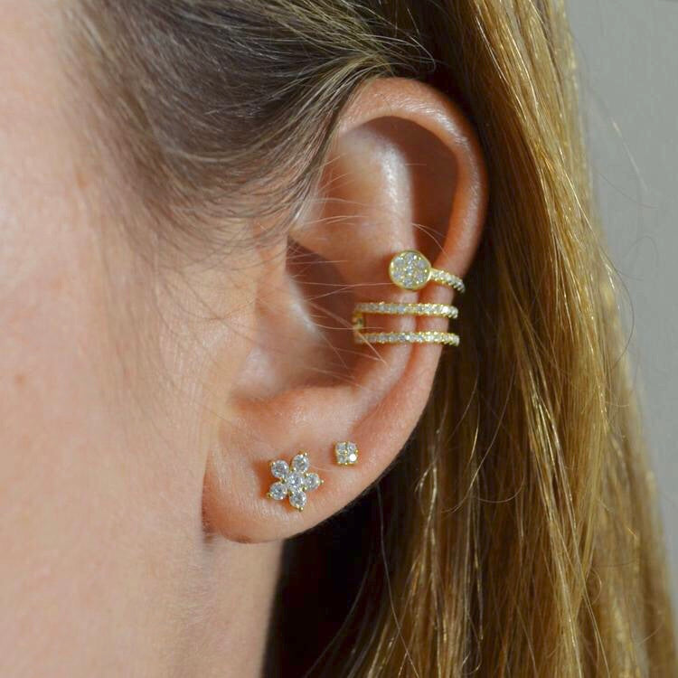 Pequeños pendientes para niña de plata de ley 925 con una circonita en forma cuadrada con tamaño 2 mm. MINI PENDIENtes pequeños de piercing con brillante que se venden sueltos o por unidad y que están confeccionados en plata de ley 925 con baño de oro 18 kilates y circonita de 2 milímetros. Gold plated sterling silver tiny small square zircon piercing earrings 2,5 mm
