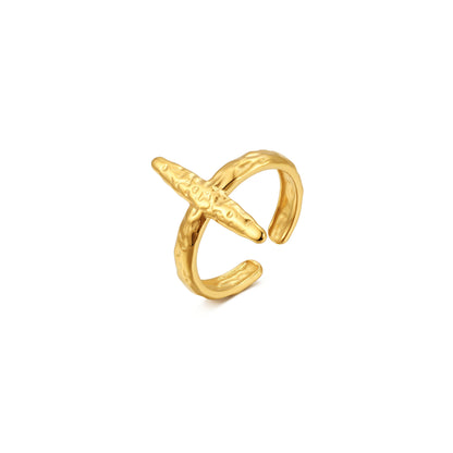 anillo ajustable para verano en forma de colmillo. Puedes elegirlo en dorado o plateado y es resistente al agua. está confeccionado en acero hipoalergénico e inoxidable. Gold plated stainless steel adjustable waterproof tusk ring. talla única ajustable. 