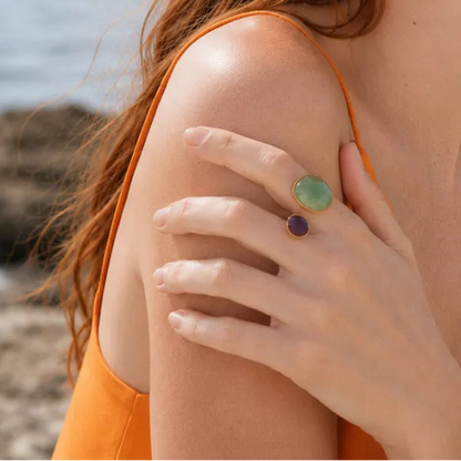 anillo ajustable,grande, dorado y resistente al agua ideal para  completar look de nvitada a bodas, bautizos y comuniones. está confeccionado en acero hipoalergénico y piedra natural y es la idea de regalo perfecto para el día de la madre o amigo invisible. Gold plated stainless steel adjustable waterproof ring