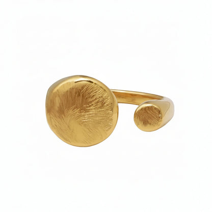 anillo boho ajustable,grande, dorado y resistente al agua ideal para  completar look de Invitada a bodas, bautizos y comuniones. está confeccionado en acero hipoalergénico y es la idea de regalo perfecto para el día de la madre o amigo invisible. Gold plated stainless steel adjustable waterproof ring