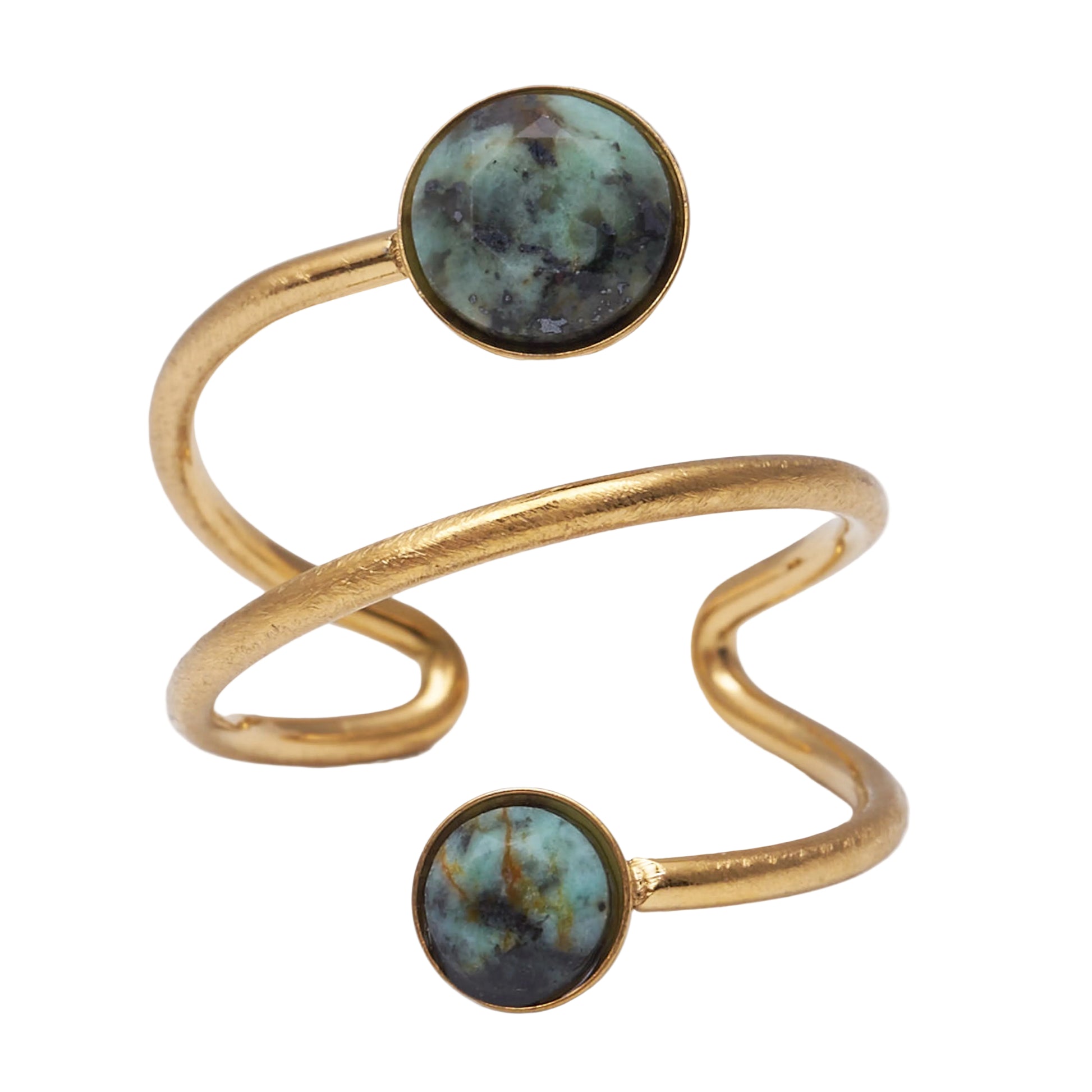 anillo boho ajustable,grande, dorado y resistente al agua ideal para look hippy de verano. está confeccionado en acero hipoalergénico dorado y piedra natural y es la idea de regalo perfecto para el día de la madre o amigo invisible. Gold plated stainless steel adjustable waterproof ring