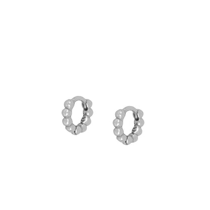 Aritos de piercing con bolitas confeccionados en plata de ley con baño de oro 18 kilates y diámetro 10 mm. Gold plated sterling silver bead hoop earrings for piercing