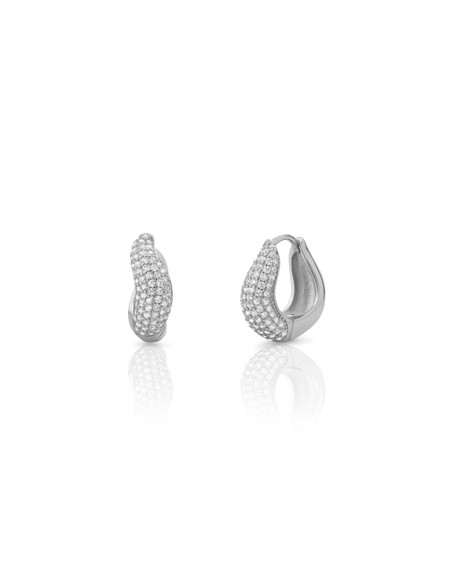pendientes de aro grueso ondulado o con onda confeccionados en plata de ley con baño de oro 18 kilates y circonitas. gold plated sterling silver chunky wavy hoop zircon earrings