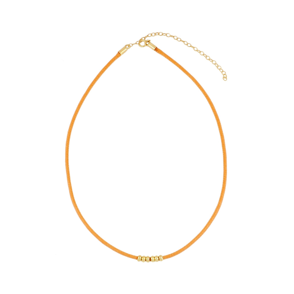 collar de hilo en color NARANJA con bolitas plateadas o doradas. Gold plated sterling silver bead colorful thread necklace.