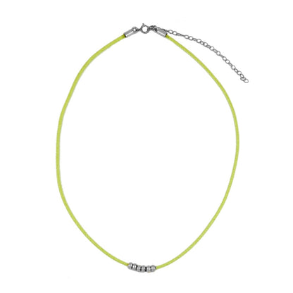 collar de hilo en color verde con bolitas plateadas o doradas. Gold plated sterling silver bead colorful thread necklace.