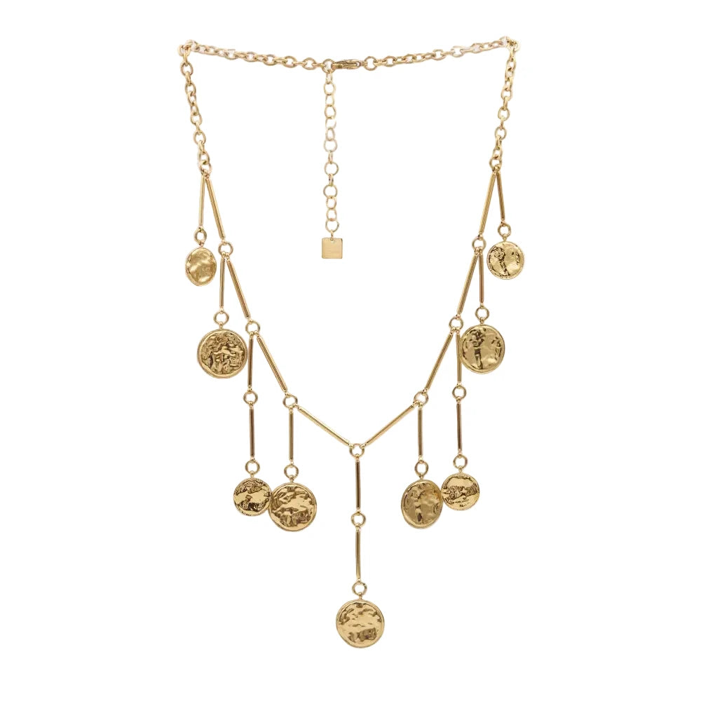Collar boho dorado con monedas colgantes. Ideal para llevar con vestidos de escote pronunciado o por encima de camisas y jerséis para un look más bohemio. Es de acero hipoalergénico y resistente al agua. ideal también para look de invitada de noche
