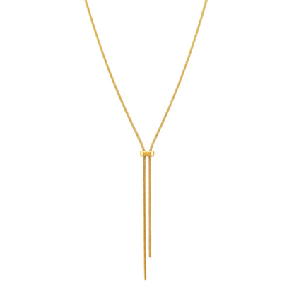 collar largo boho para adolescente o mujer joven que lleve escote palabra de honor, escote en v o escote pronunciado. es de cadena larga con bolas y chapitas colgantes. ideal para looks de noche o de fiesta. Es de acero hipoalergénico dorado o plateado y resistente al agua