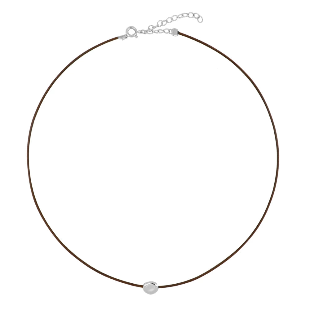 collar de hilo o cordón en color marrñon con bolita plateada o dorada. Gold plated sterling silver bead brown thread necklace.