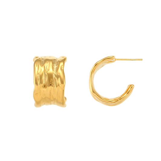 pendientes criolla anchos y ligeros de aro con textura. Son de acero hipoalergénico y resistente al agua. Acabado dorado.