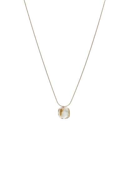 cadena o collar boho con colgante de piedra natural cuarzo rutilado hecho de acero hipoalergénico y resistente al agua. Es color oro. Gold plated stainless steel waterproof mineral pendant necklace