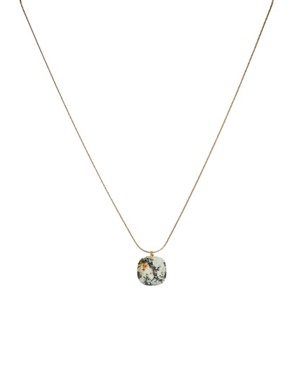 cadena o collar boho con colgante de piedra natural piedra africana hecho de acero hipoalergénico y resistente al agua. Es color oro. Gold plated stainless steel waterproof mineral pendant necklace