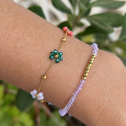 pulsera de flores con abalorios de cristal miyuki y flores de colores para verano. el material es acero hipoalergénico bañado en oro 18 k y resistente al agua. Gold plated stainless steel waterproof flower bracelet