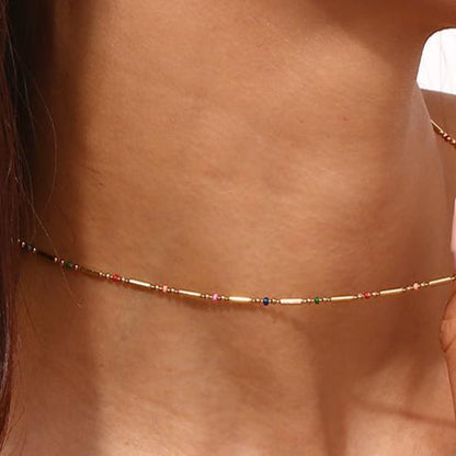collar para verano de acero hipoalergénico resistente al agua dorado con bolitas de colores. Gold plated stainless steel color bead waterproof necklace for summer
