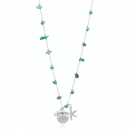 COLLAR waterproof o resistente al agua confeccionada en acero con baño de oro 18 kilates. Tiene abalorios de colores imitando piedra natural turqyesa y perla cultivada. también tiene colgantes de estrella de mar y concha. 