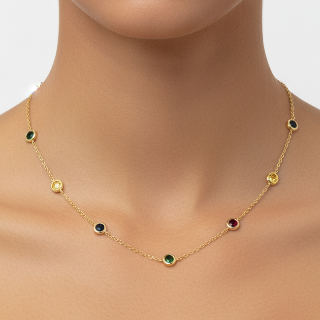 gargantilla de plata de ley con circonitas en círculo multicolor tipo punto de luz. Acabados en plata rodiada y baño de oro 18 kilates. Hipoalergénica. 