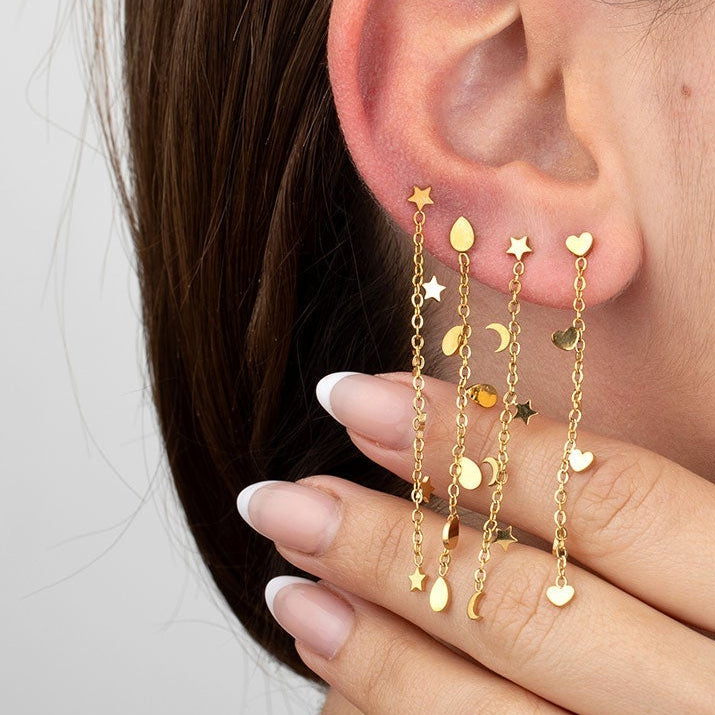 pendientes largos de cadena para mujer, niña y adolescente. No pesan nada. Son de cadena larga con estrellas colgantes en acero hipoalergénico resistente al agua. Gold plated stainless steel long heart pendant earrings