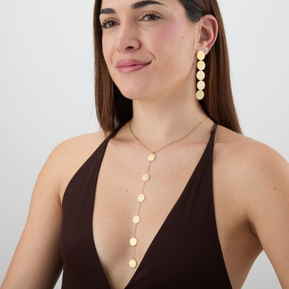 pendientes de fiesta largos con círculos en cadena, perfectos para una invitada a boda o evento. No pesan y son perfectos para lóbulo rasgado. Son hipoalergénicos y resistentes al agua. están en acabado plateado y dorado