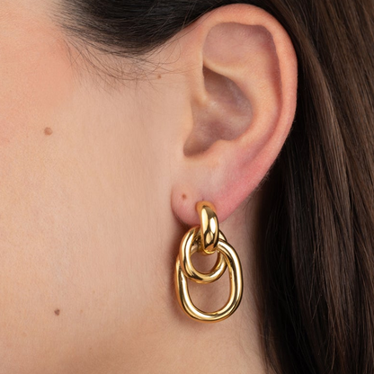 PENDIENTES  con colgante de nudo o lazo ESTILO VINTAGE. Son de acero hipoalergénico resistente al agua y bañado en oro o plata. Diseño similar a los pendientes de de maria pombo por agatha paris