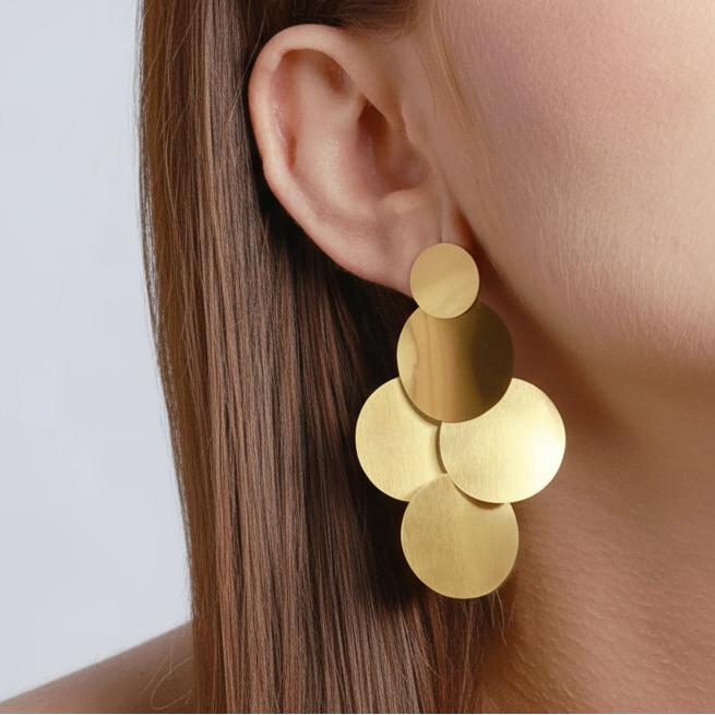 pendientes largos y grandes convertibles 2 en 1. Son de acero hipoalergénico resistente al agua y no pesan. Acabados en dorado y plateado. Perfectos para invitada a boda y eventos, o para fiestas de navidad y salir por la noche