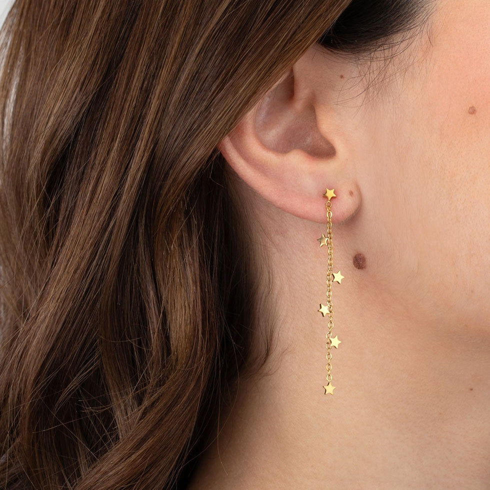 pendientes largos dorados o plateados de cadena para mujer, niña y adolescente. No pesan nada. Son de cadena larga con estrellas colgantes en acero hipoalergénico resistente al agua. Gold plated stainless steel long heart pendant earrings