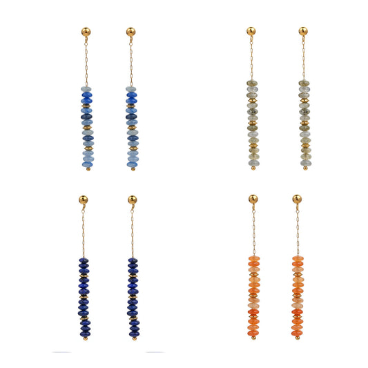 pendientes largos de estilo boho. son de acero quirúrgico, inoxidable, hipoalergénico y resistente al agua. Acabado dorado y cuentas de piedra natural como lapislázuli, aventurina roja o labradorita. Ideales para un look más hippy de noches de verano en la playa.