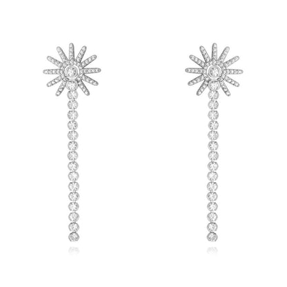 pendientes de fiesta largos con brillantes tipo tenis con estrella o sol. es de plata de ley con baño de oro 18 kilates. gold plated sterling silver long zircon tennis chain holiday earrings