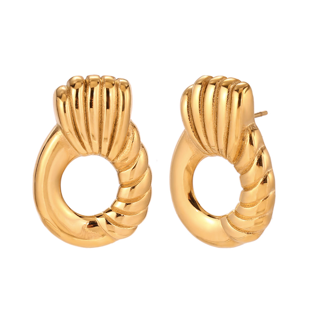 PENDIENTES ESTILO VINTAGE CON HUECO que no pesan. Son de acero hipoalergénico resistente al agua y bañado en oro o plata. Ideales para invitada a boda, bautizo o comunión. Diseño similar a los pendientes de de maria pombo por agatha paris