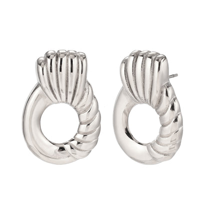 PENDIENTES ESTILO VINTAGE CON HUECO que no pesan. Son de acero hipoalergénico resistente al agua y bañado en oro o plata. Ideales para invitada a boda, bautizo o comunión. Diseño similar a los pendientes de de maria pombo por agatha paris