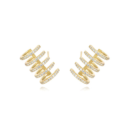 pendiente falso con cinco aros multiples en plata de ley con baño de oro y circonitas. Se pueden llevar de piercing en el cartílago. Gold plated sterling silver multiple zircon hoop earrings