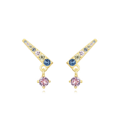 pendientes con forma de triángulo en plata de ley con baño de oro y circonitas. Se pueden llevar de piercing en el cartílago. Gold plated sterling silver triangle zircon earrings