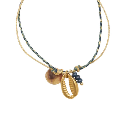 pulsera waterproof o resistente al agua confeccionada con cordón dorado y azul con abalorios de piedra natural y acero dorado.  Cierre ajustable, colgante de concha, pez, cangrejo y abalorios de colores (CORAL, azul TURQUESA, naranja)