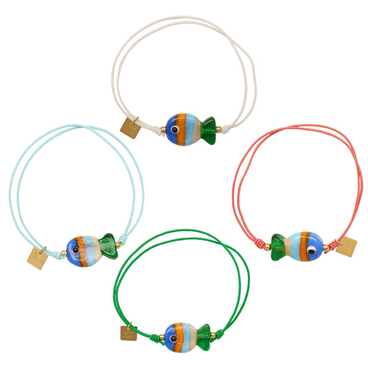 pulsera de verano de goma elástica con pez de cerámica a rayas de colores azul verde y naranja