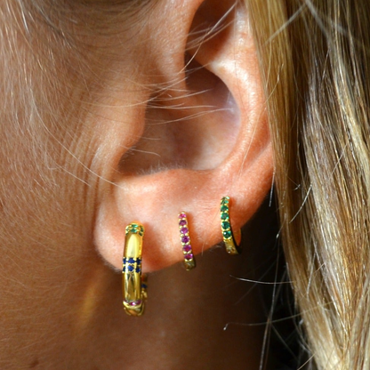 aros o aritos mini de piercing para helix o tragus con piedras verde botella confeccionados en plata de ley con baño de oro 18 kilates