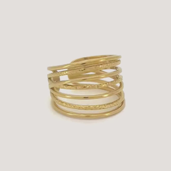 anillo boho ajustable,grande, dorado y resistente al agua ideal para  completar look de Invitada a bodas, bautizos y comuniones. está confeccionado en acero hipoalergénico y es la idea de regalo perfecto para el día de la madre o amigo invisible. Gold plated stainless steel adjustable waterproof ring