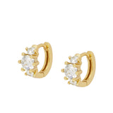 pequeños pendientes de aro para piercing con tres circonitas grande. confeccionados en plata de ley con baño de oro 18 kilates. Tienen cierre fácil a presión y son hipoalergénicos. Gold plated sterling silver small zircon hoop piercing earrings. 