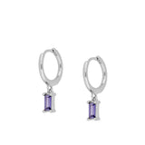 aritos de piercing individuales con colgante de circonita lila o morado. Están confeccionados en plata de ley rodiada o plata 925 con baño de oro.