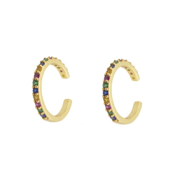 ear cuff de aro confeccionado en plata de ley 925con baño de oro 18 kilates y circonitas multicolor o arcoiris para llevar como un pendiente en el cartílago sin agujero