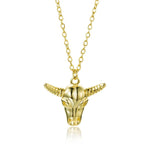 GARGANTIlla o collar con colgante de cabeza de toro que está confeccionada en plata de ley con baño de oro 18 kilates. Gold plated sterling silver bull head pendant necklace