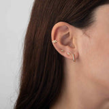 mini pendientes para piercing de hojas con circonitas. Son hipoalergénicos porque están confeccionados en plata de ley con baño de oro 18 kilates. Gold plated sterling silver zircon tiny leaves piercing earrings.