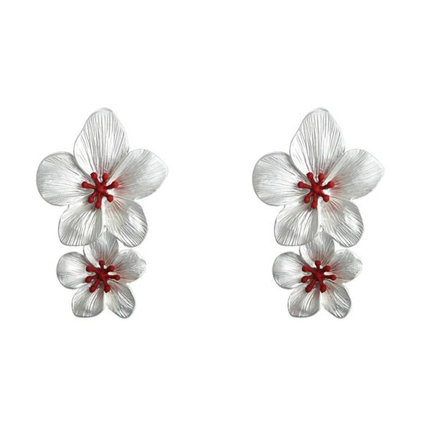 PENDIENTES vintage DE FLORES para fiesta para invitada a boda que son grandes y no pesan. disponibles en dorado y plateado.